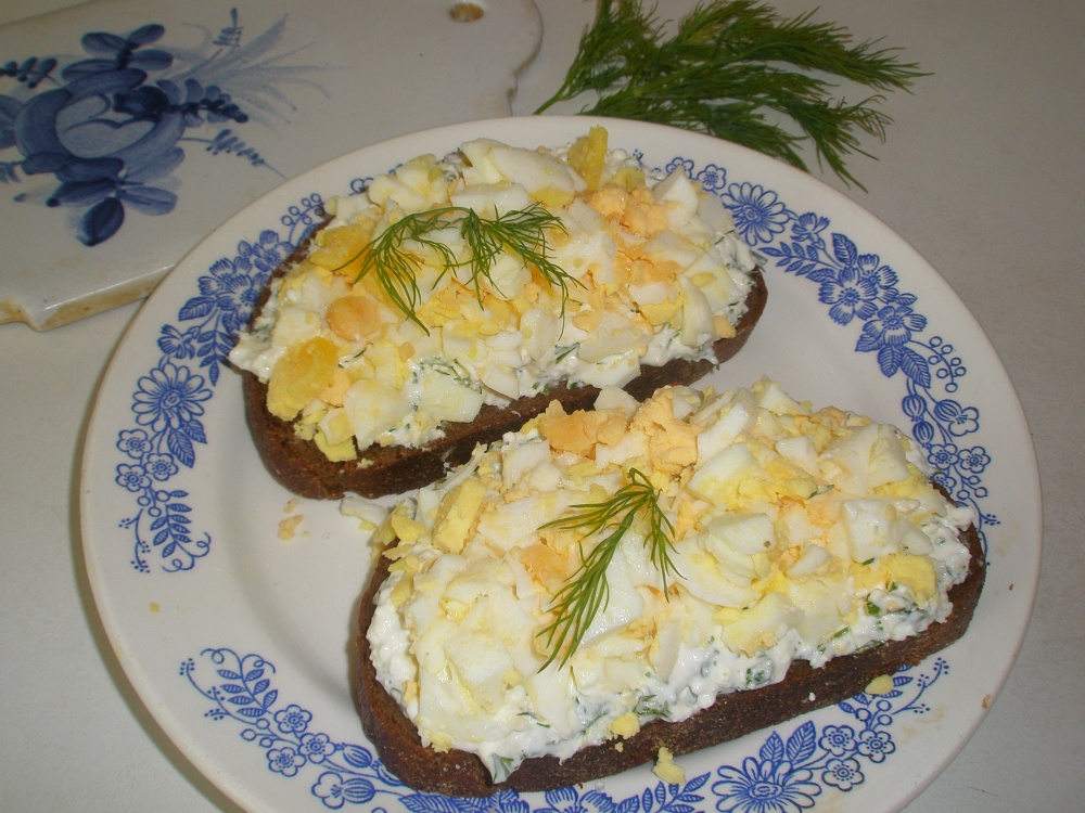 Бутерброды с творогом и яйцом