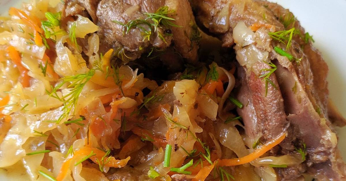 Тушеная утиная грудка с картошкой и капустой