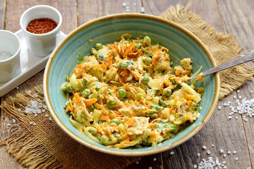 Салат из горошка и моркови