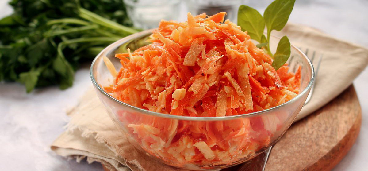 Салат из моркови (брюквы) и крыжовника